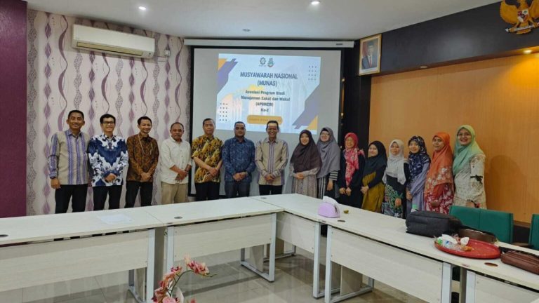 Ketua Program Studi Manajemen Zakat dan Wakaf bersama Dosen IIQ Jakarta Hadiri Munas APMZW Di Surabaya