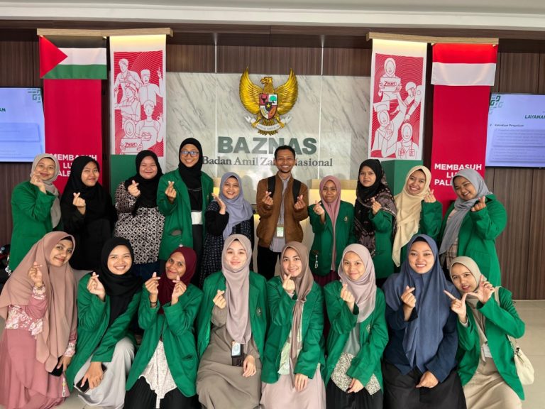 Mahasiswa dan Dosen Prodi Manajemen Zakat dan Wakaf IIQ Jakarta Hadiri Peluncuran Beasiswa Riset Baznas 2024