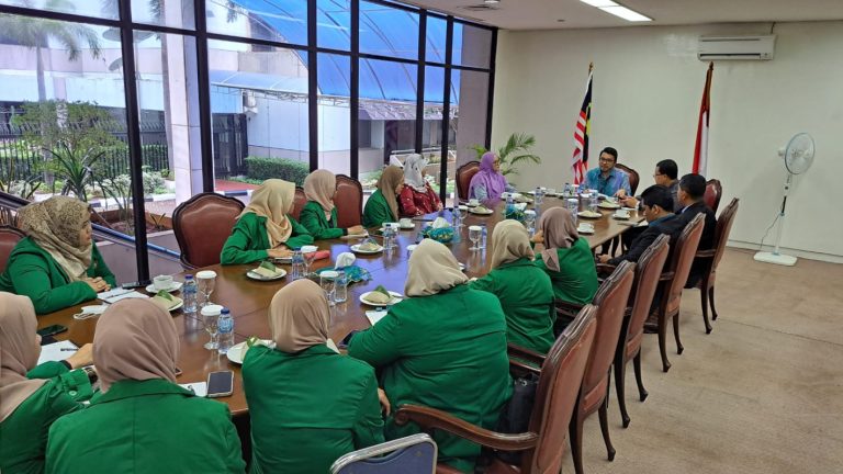 Mahasiswia IIQ Jakarta Belajar Zakat Wakaf Malaysia di Kedutaan Besar Malaysia Jakarta